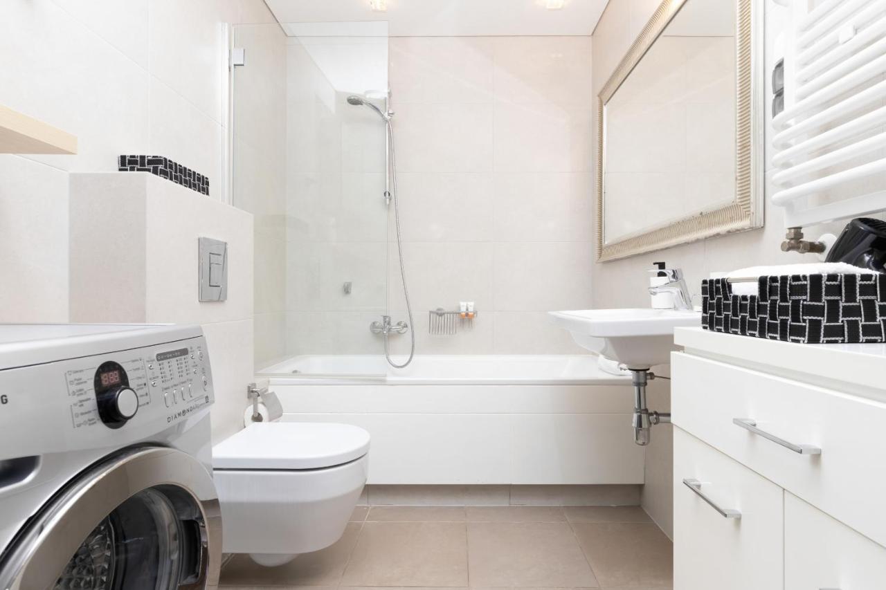 Old Town Neptun Apartments By Noclegi Renters Gdansk Bagian luar foto